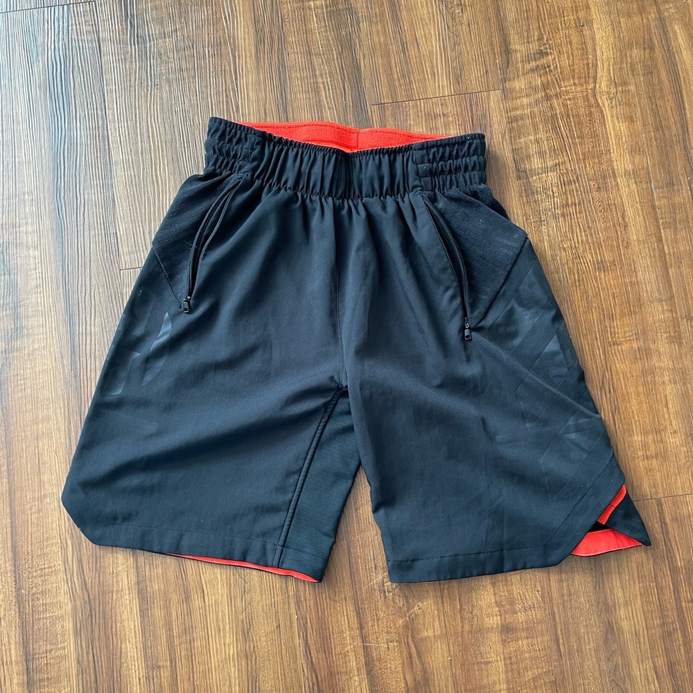Adidas James Harden Shorts (red/black)